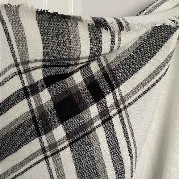 Black and white scarf Striped Shawl Wrap - Picture 3 of 6